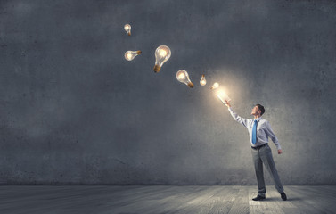 你认为羽毛球技术很强的男单选手都有谁？